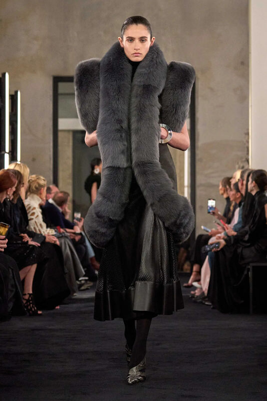 00034-alaia-fall-2025-ready-to-wear-credit-brand_4_11zon