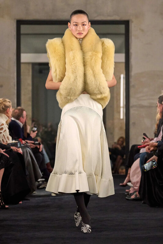 00037-alaia-fall-2025-ready-to-wear-credit-brand_41_11zon