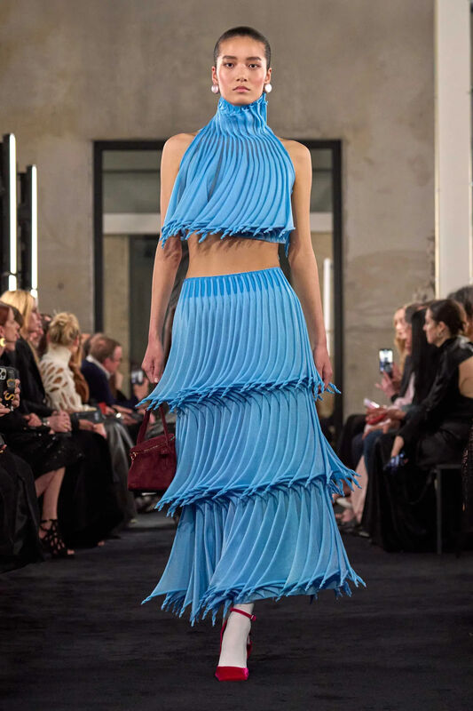 00040-alaia-fall-2025-ready-to-wear-credit-brand_44_11zon
