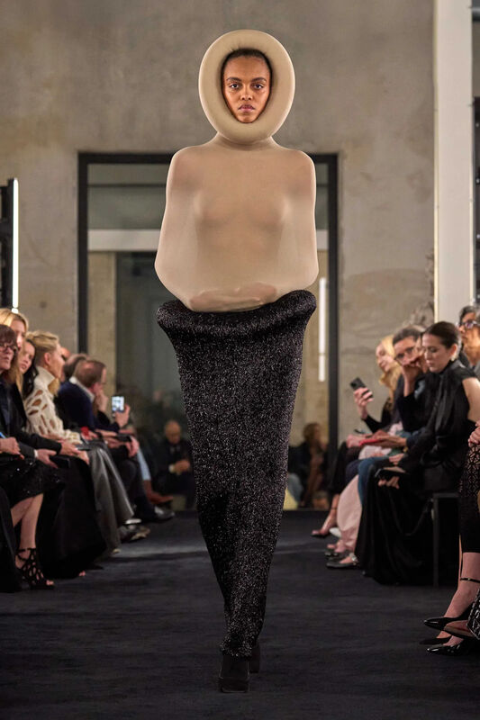 00044-alaia-fall-2025-ready-to-wear-credit-brand_11_11zon