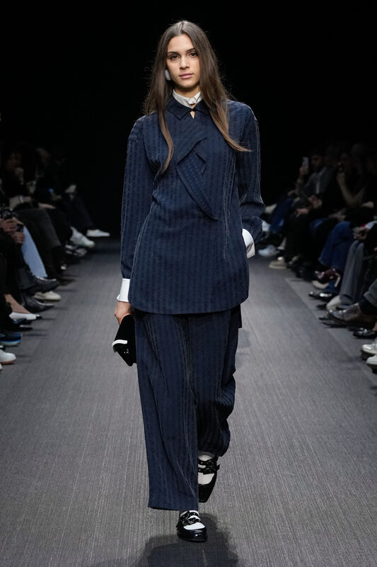 Emporio Armani F25 018