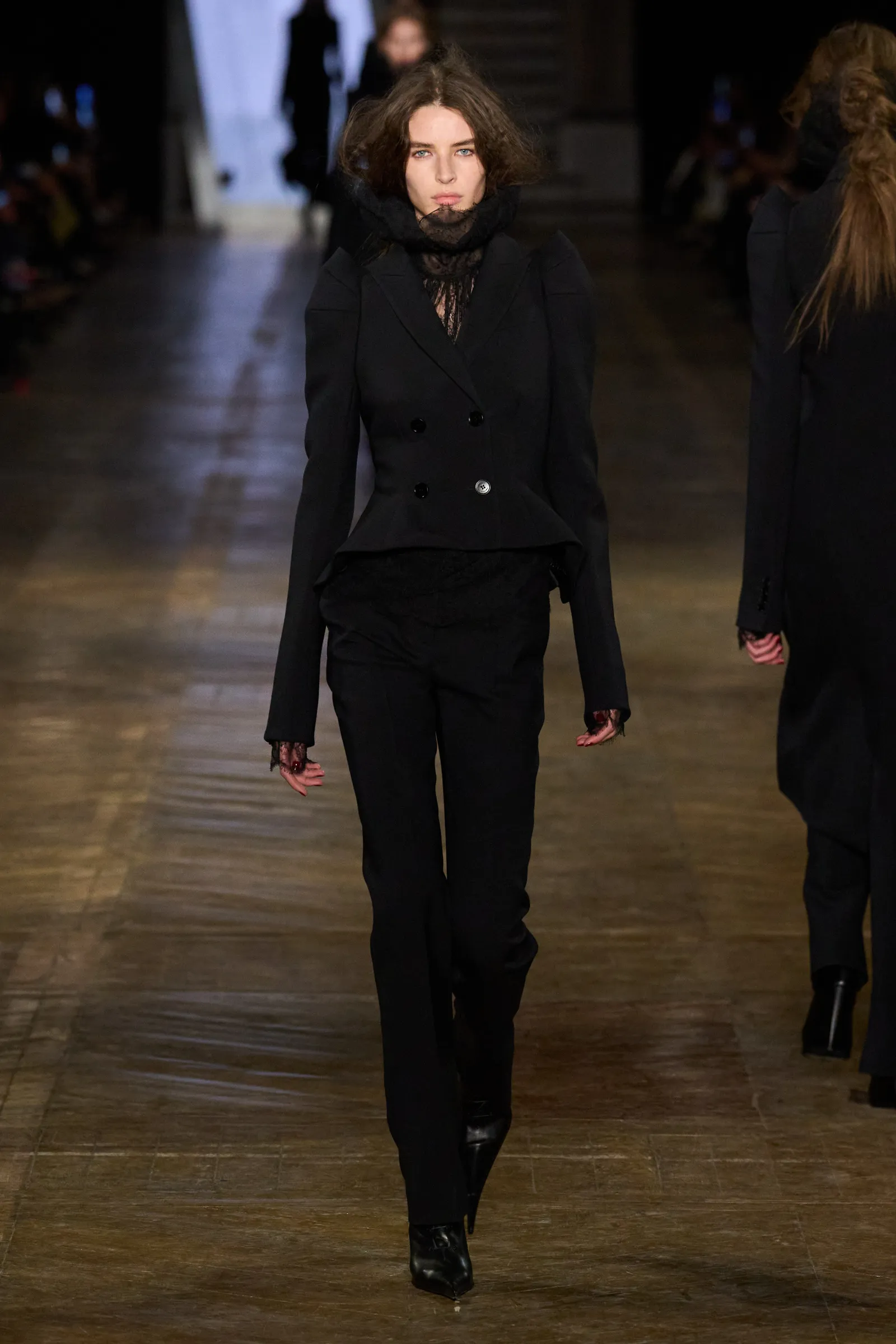 00002-alexander-mcqueen-fall-2025-ready-to-wear-credit-gorunway