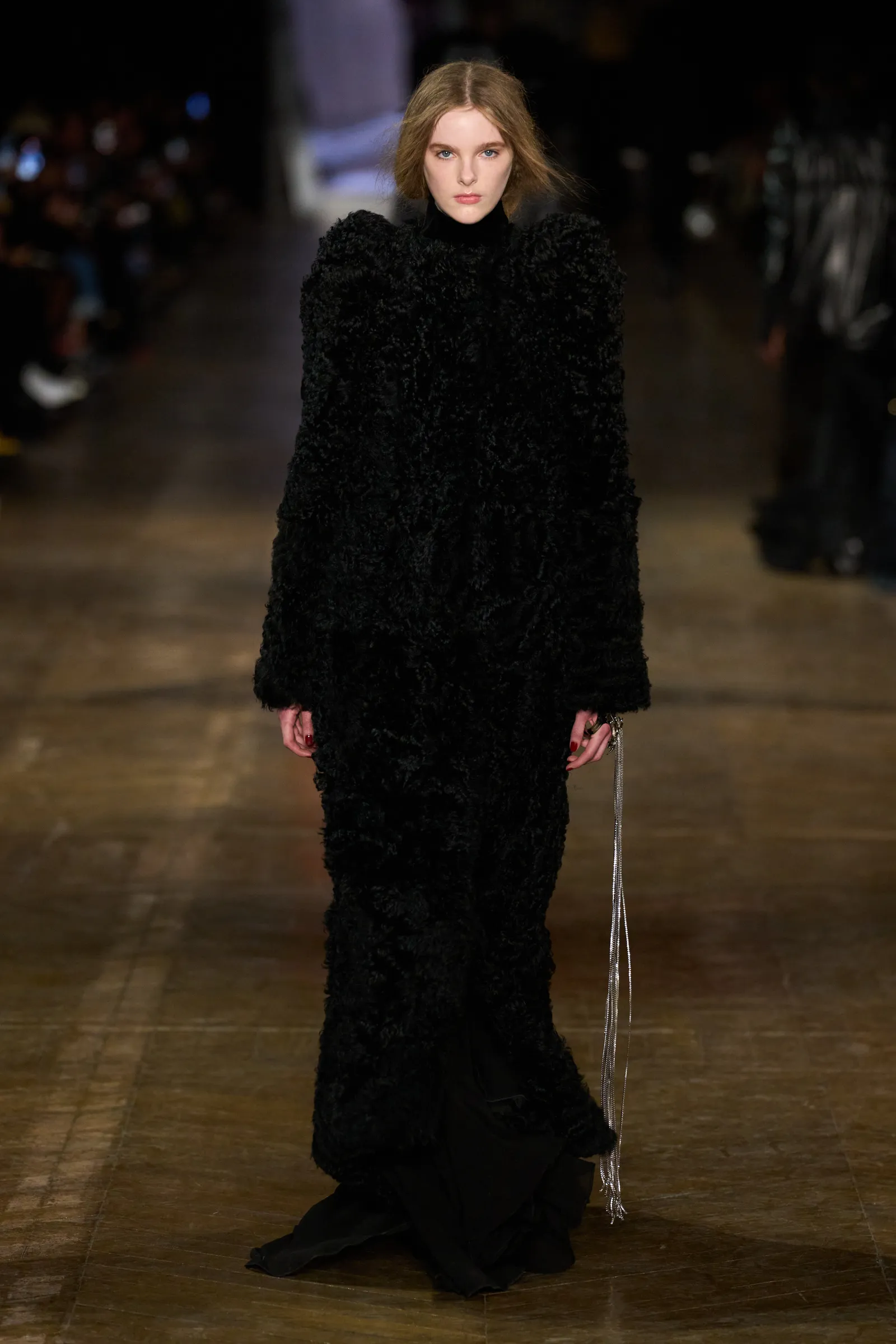 00009-alexander-mcqueen-fall-2025-ready-to-wear-credit-gorunway