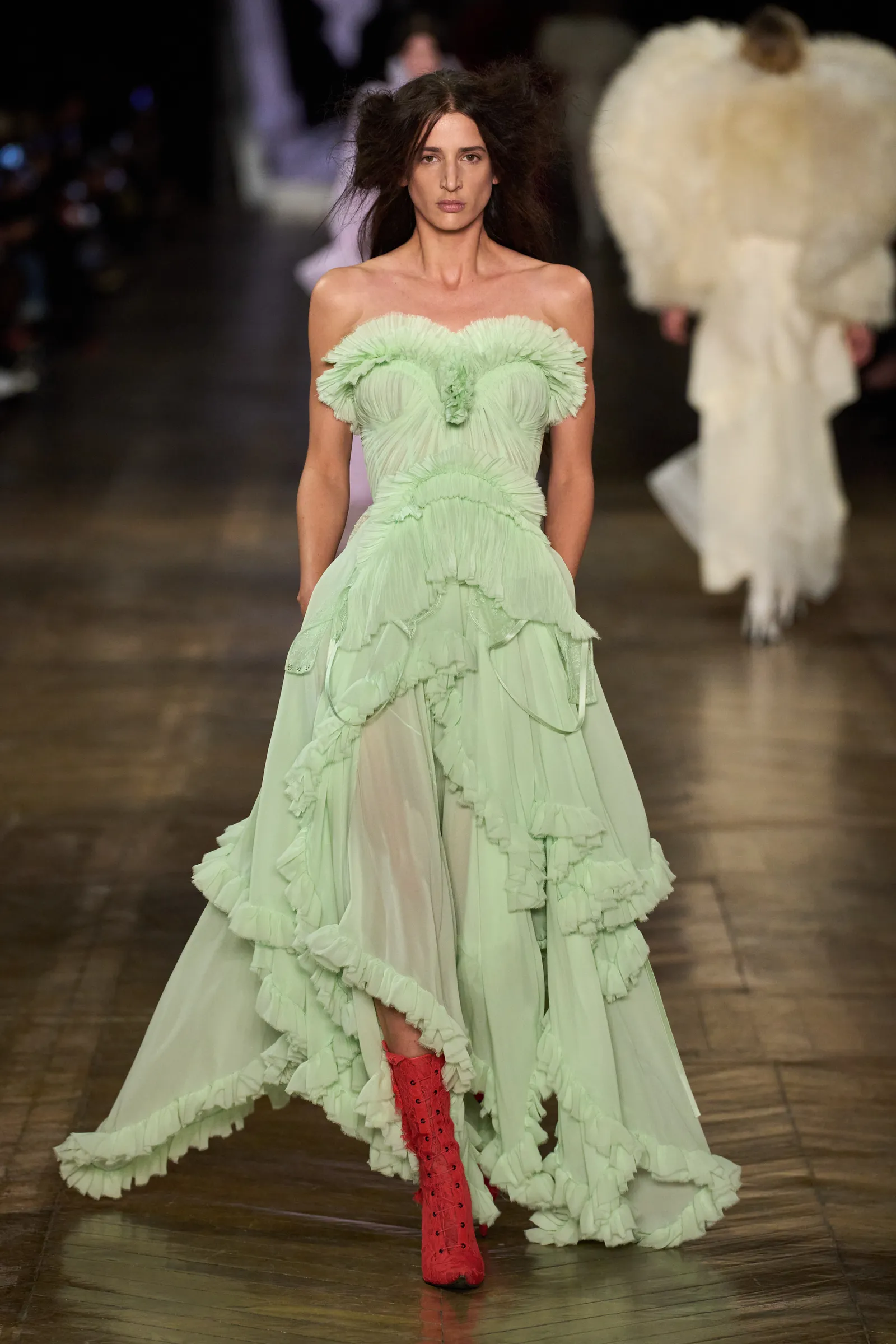 00019-alexander-mcqueen-fall-2025-ready-to-wear-credit-gorunway