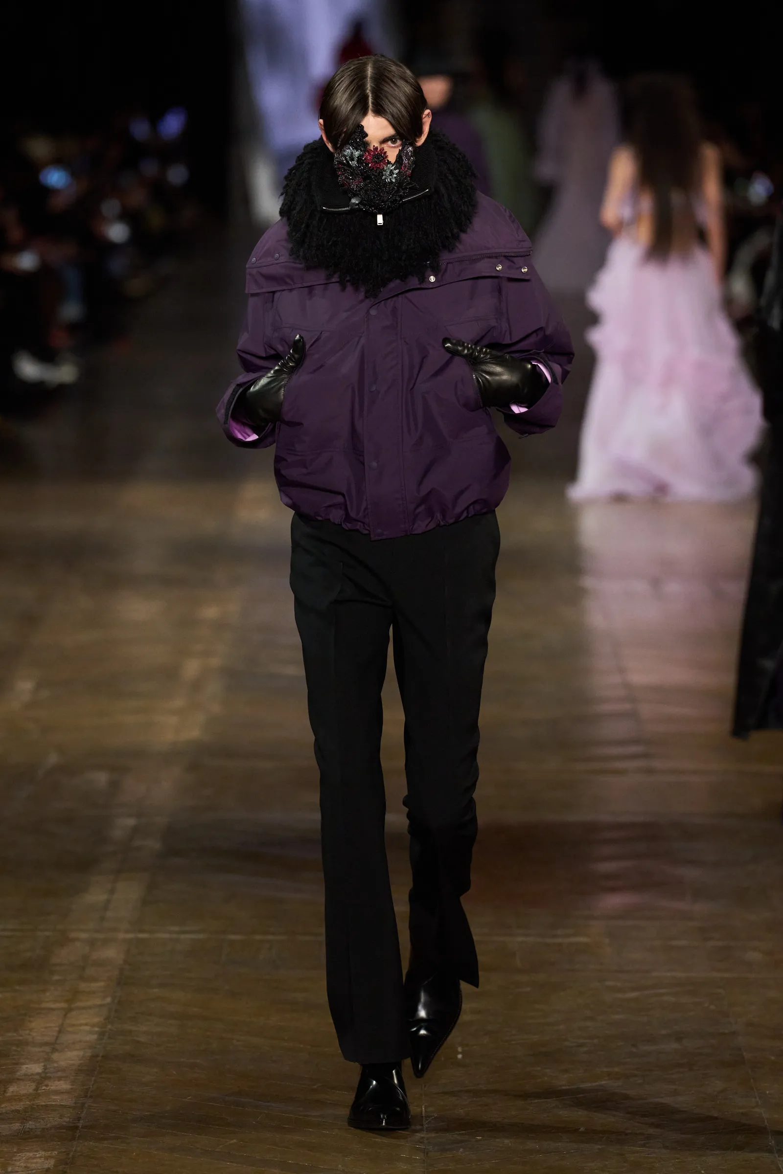 00024-alexander-mcqueen-fall-2025-ready-to-wear-credit-gorunway