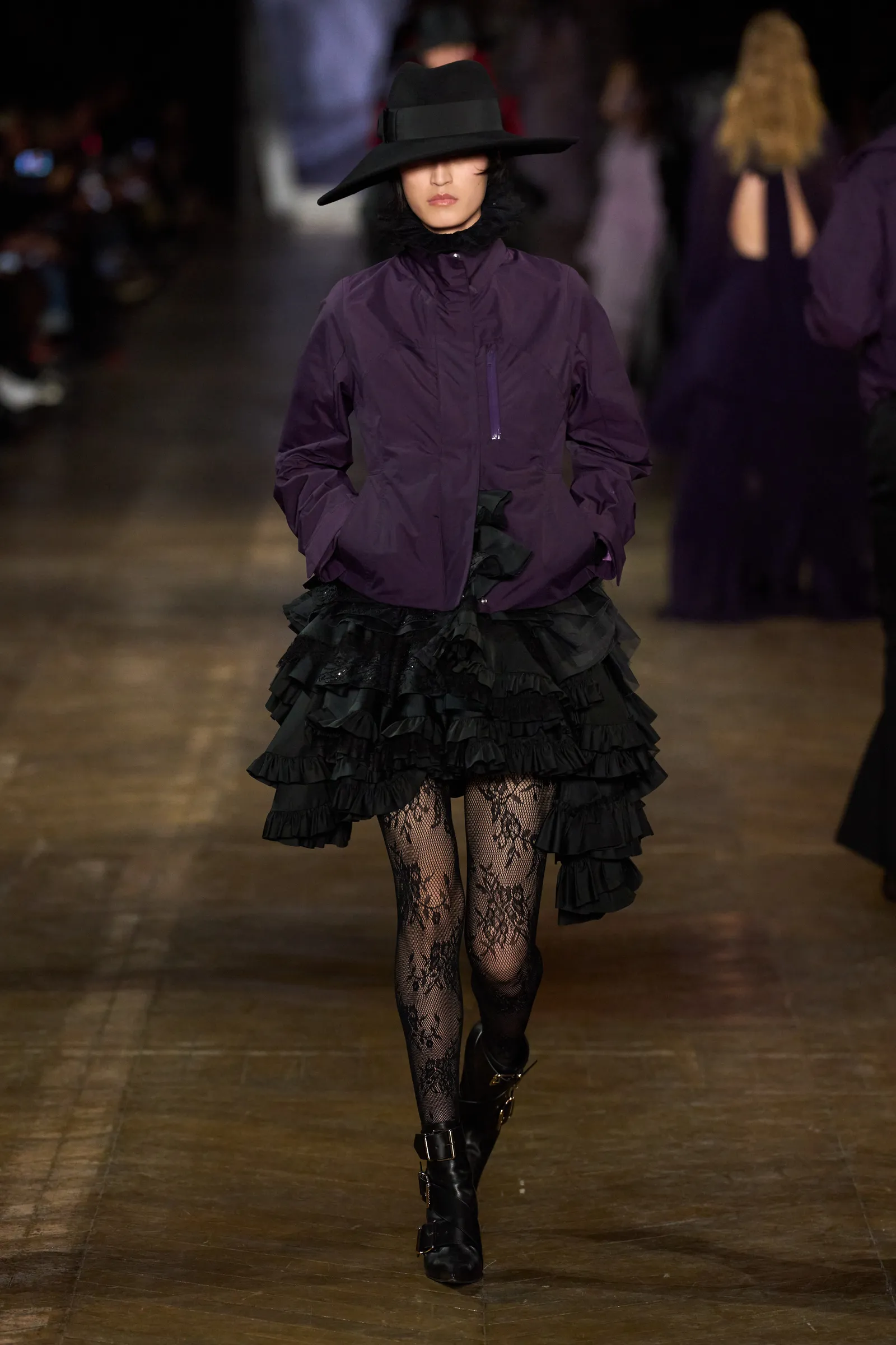 00025-alexander-mcqueen-fall-2025-ready-to-wear-credit-gorunway