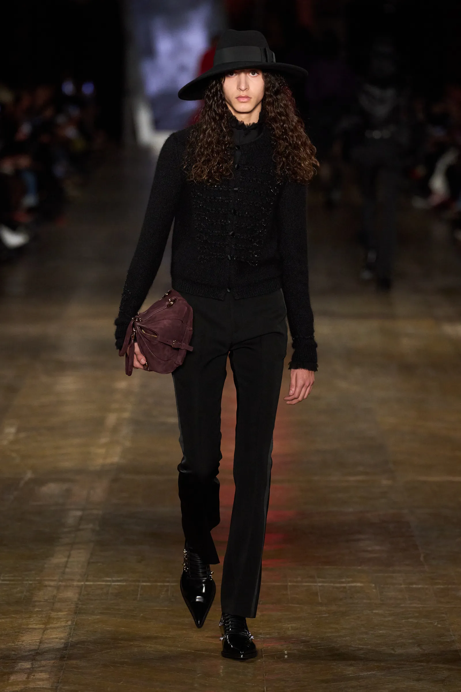 00028-alexander-mcqueen-fall-2025-ready-to-wear-credit-gorunway
