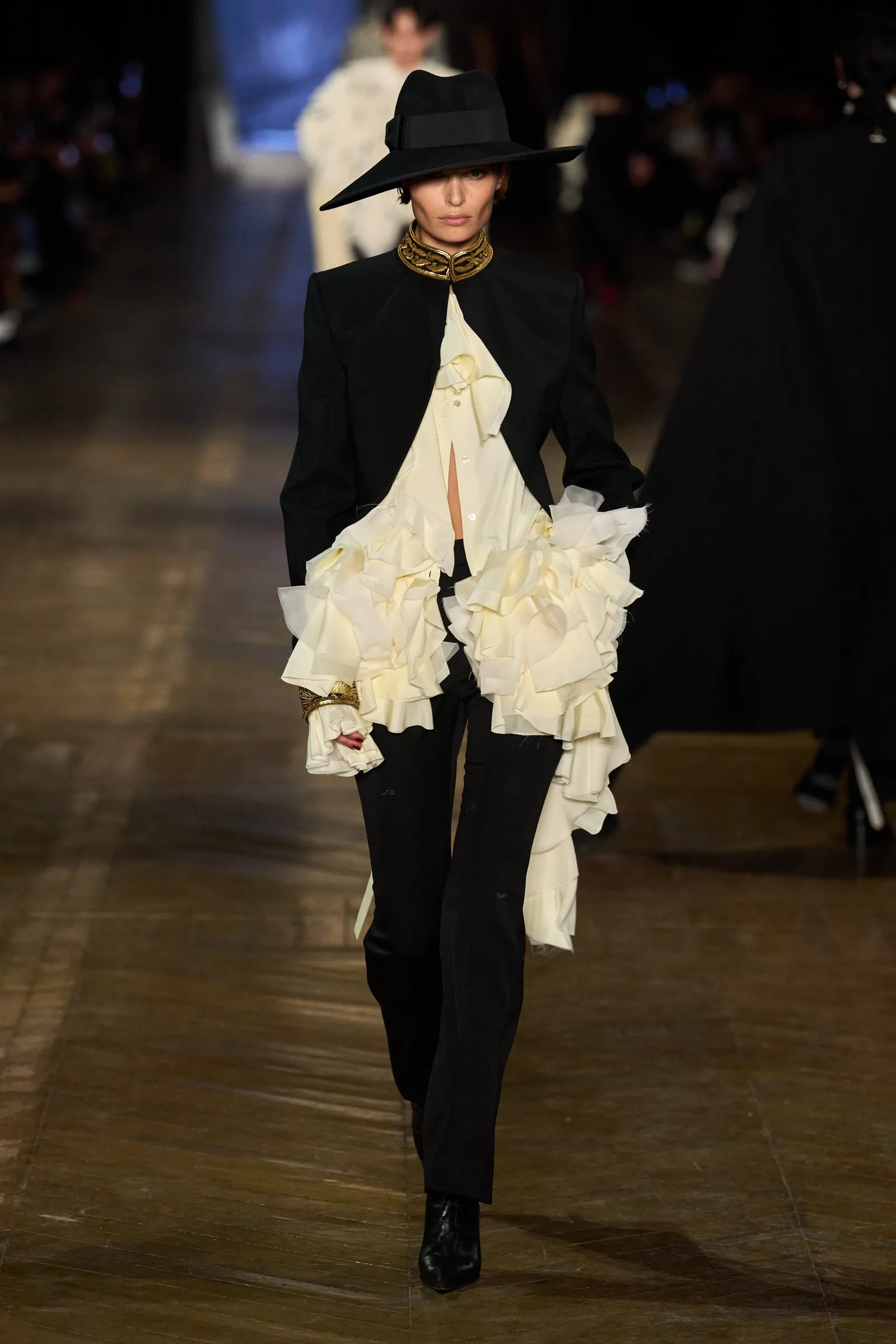 00036-alexander-mcqueen-fall-2025-ready-to-wear-credit-gorunway