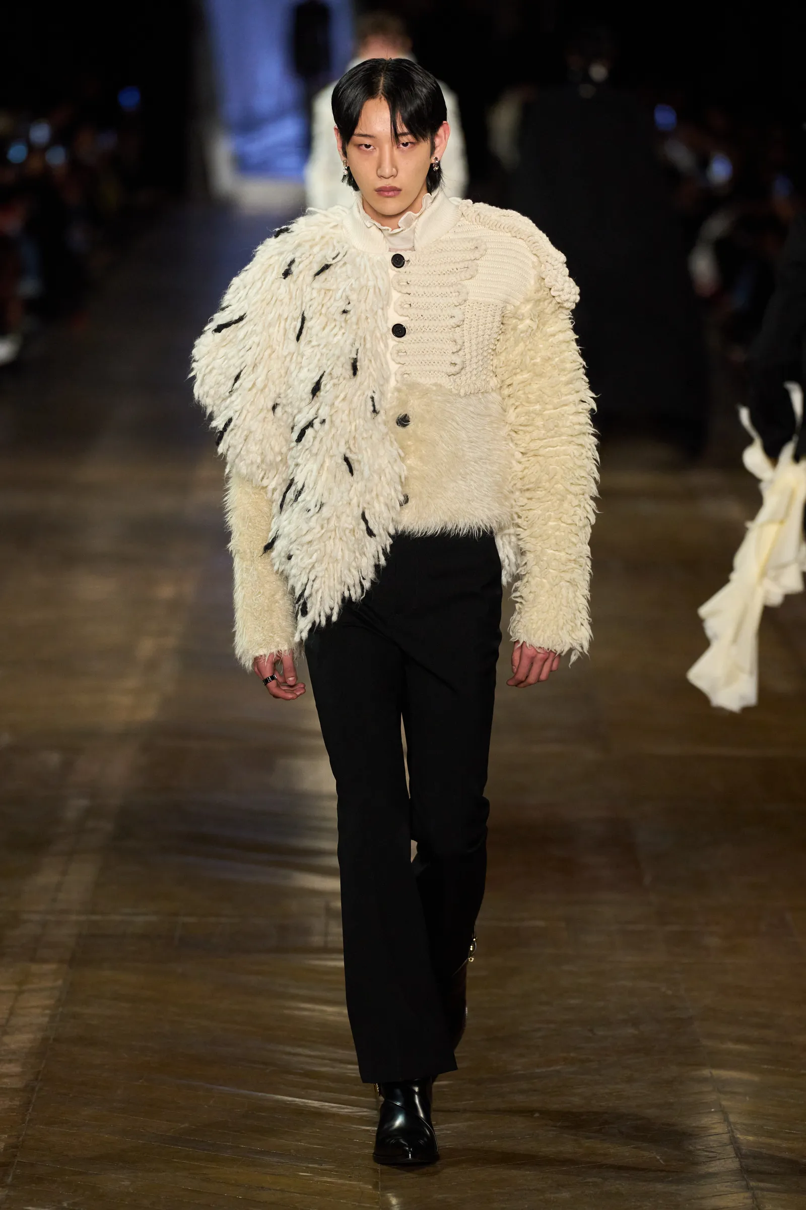 00037-alexander-mcqueen-fall-2025-ready-to-wear-credit-gorunway