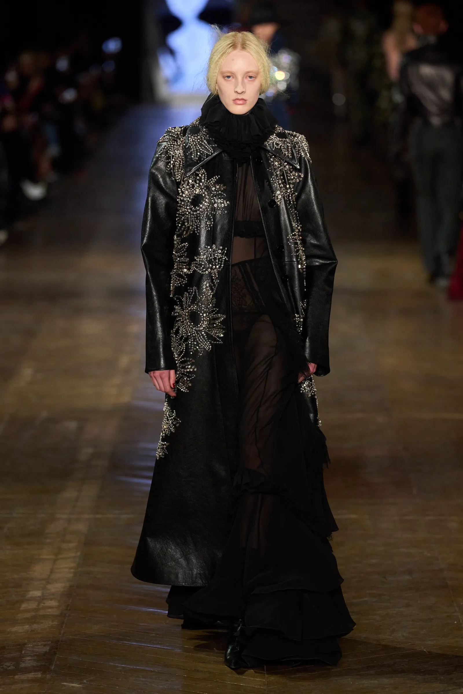 00043-alexander-mcqueen-fall-2025-ready-to-wear-credit-gorunway