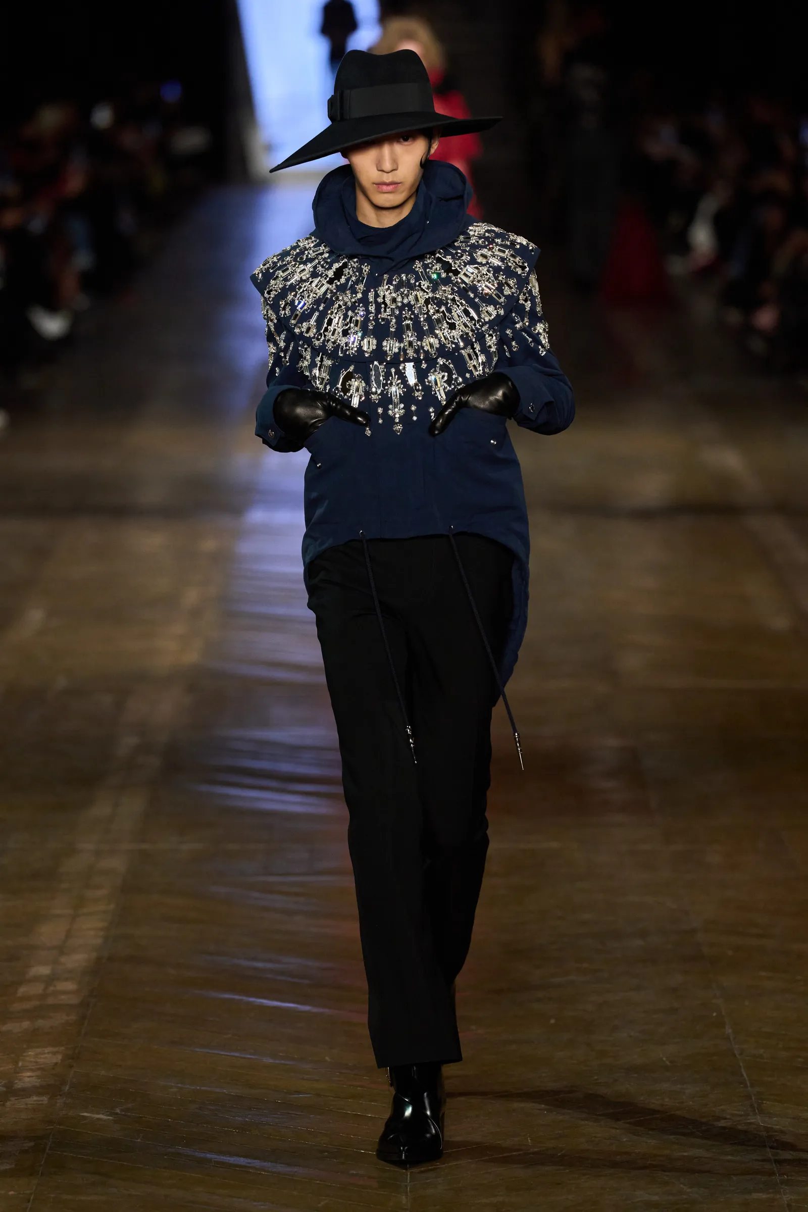 00044-alexander-mcqueen-fall-2025-ready-to-wear-credit-gorunway
