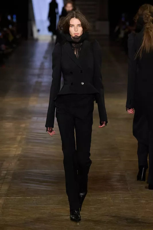 00002-alexander-mcqueen-fall-2025-ready-to-wear-credit-gorunway