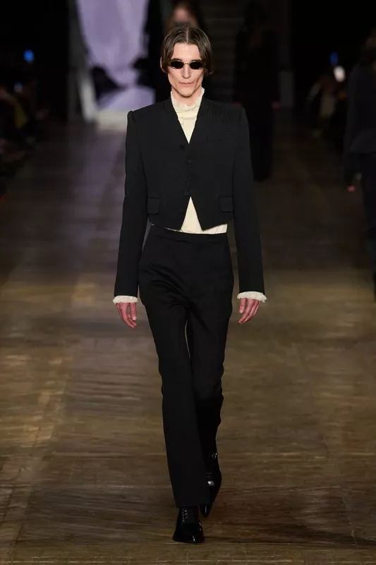 00004-alexander-mcqueen-fall-2025-ready-to-wear-credit-gorunway