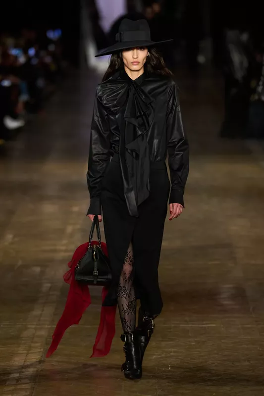 00010-alexander-mcqueen-fall-2025-ready-to-wear-credit-gorunway