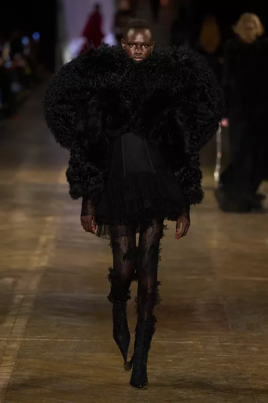 00011-alexander-mcqueen-fall-2025-ready-to-wear-credit-gorunway