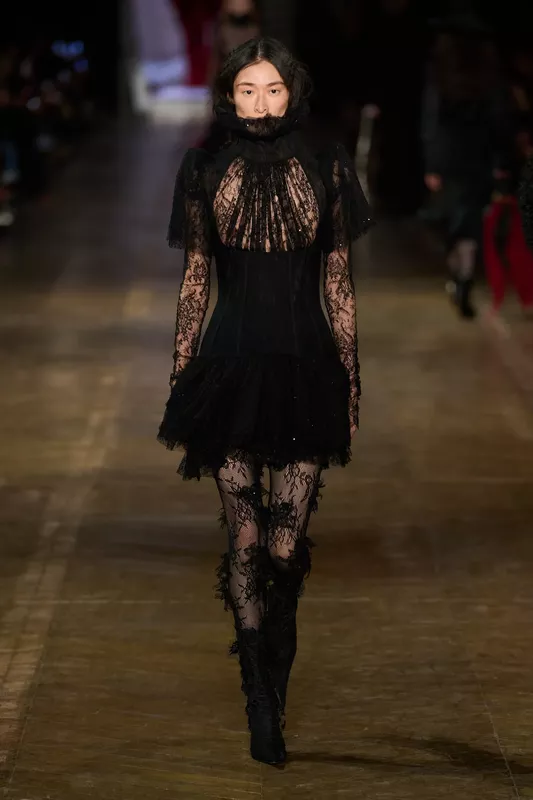 00012-alexander-mcqueen-fall-2025-ready-to-wear-credit-gorunway