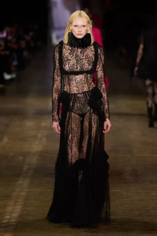 00013-alexander-mcqueen-fall-2025-ready-to-wear-credit-gorunway