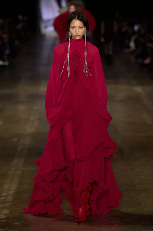 00014-alexander-mcqueen-fall-2025-ready-to-wear-credit-gorunway