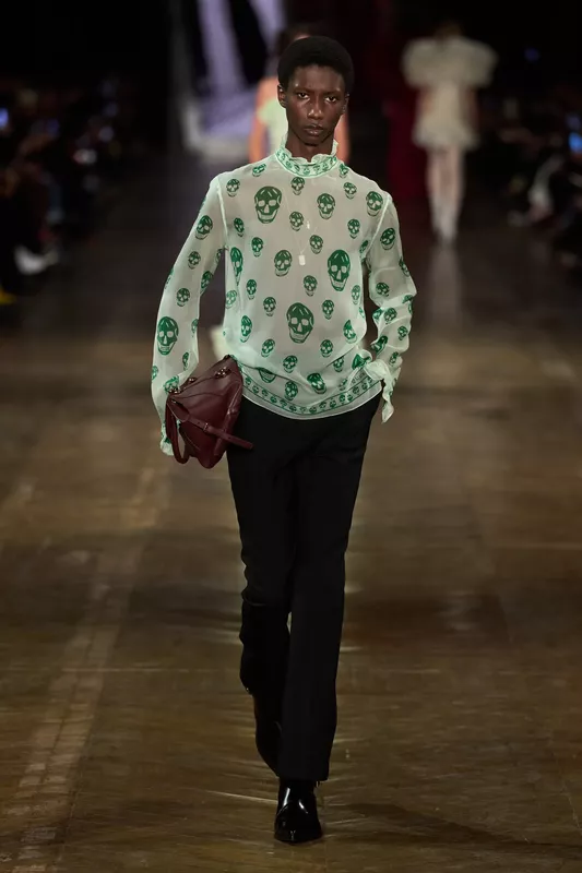 00018-alexander-mcqueen-fall-2025-ready-to-wear-credit-gorunway