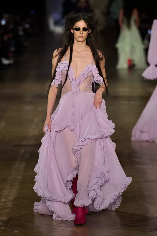 00021-alexander-mcqueen-fall-2025-ready-to-wear-credit-gorunway