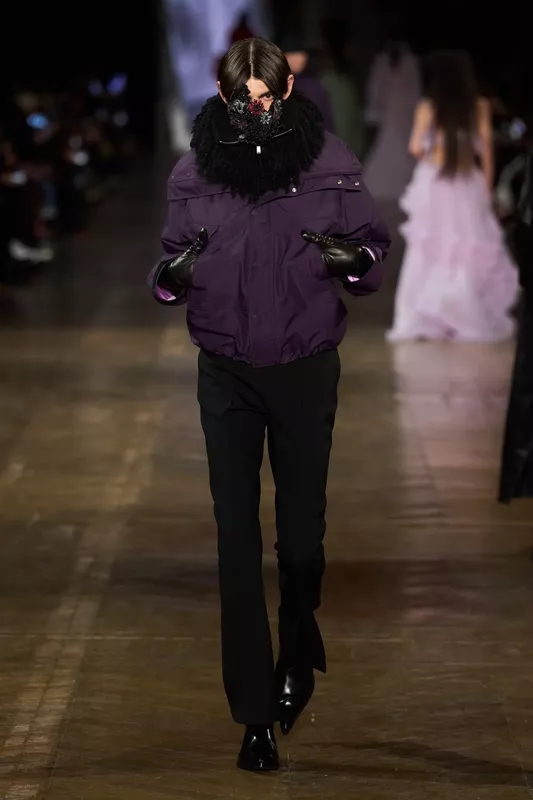 00024-alexander-mcqueen-fall-2025-ready-to-wear-credit-gorunway