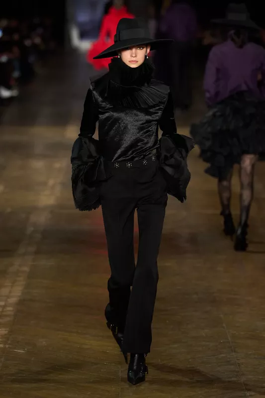00026-alexander-mcqueen-fall-2025-ready-to-wear-credit-gorunway