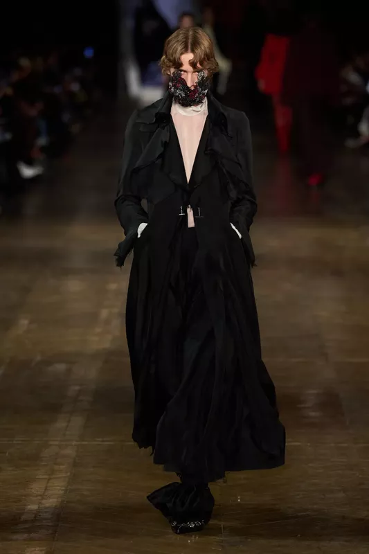 00032-alexander-mcqueen-fall-2025-ready-to-wear-credit-gorunway