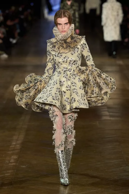00039-alexander-mcqueen-fall-2025-ready-to-wear-credit-gorunway