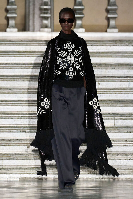 Max Mara Resort PO S24 010