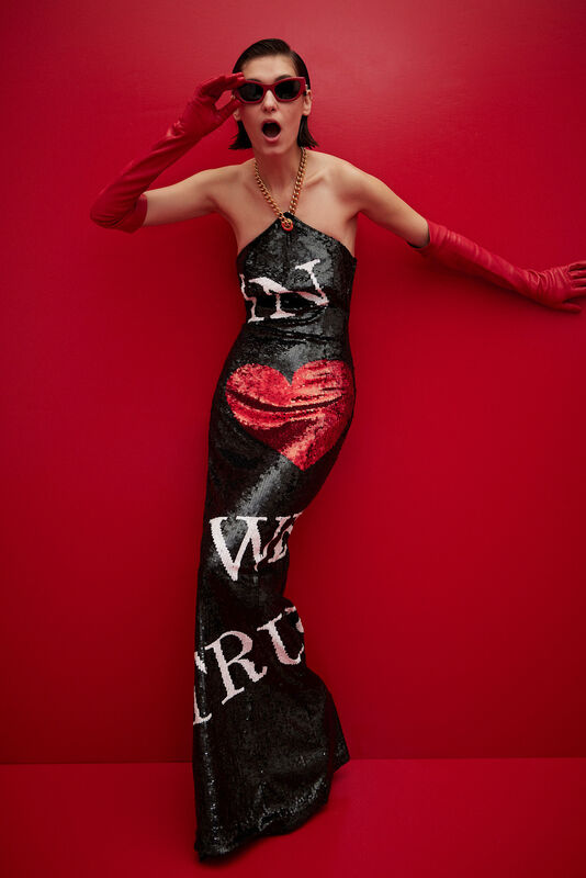 Moschino Resort PO S24 068