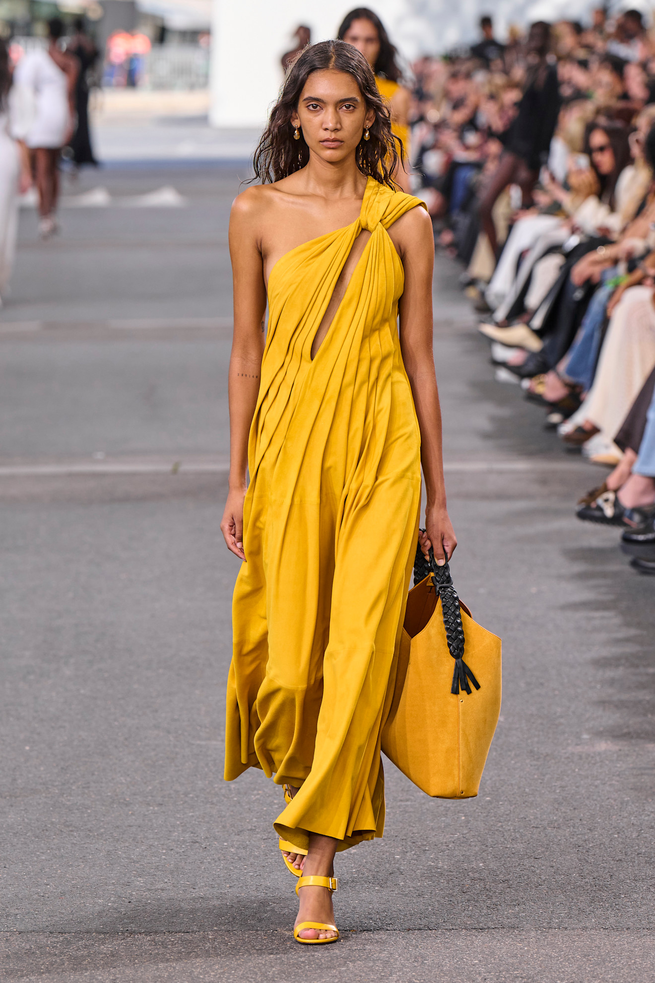 Chloe S24 049