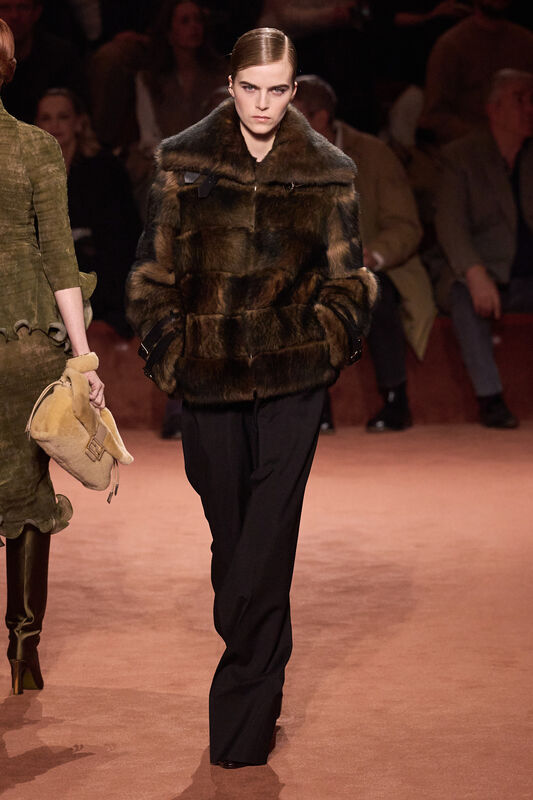 Fendi F25 011
