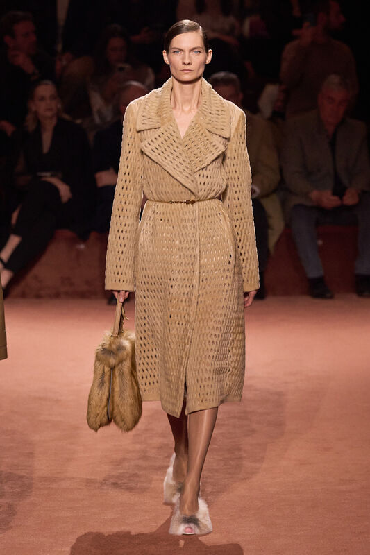 Fendi F25 043