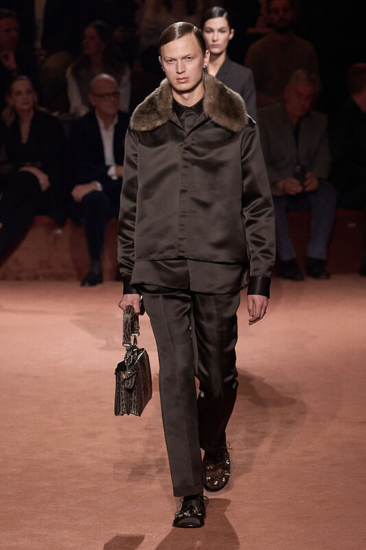 Fendi F25 053