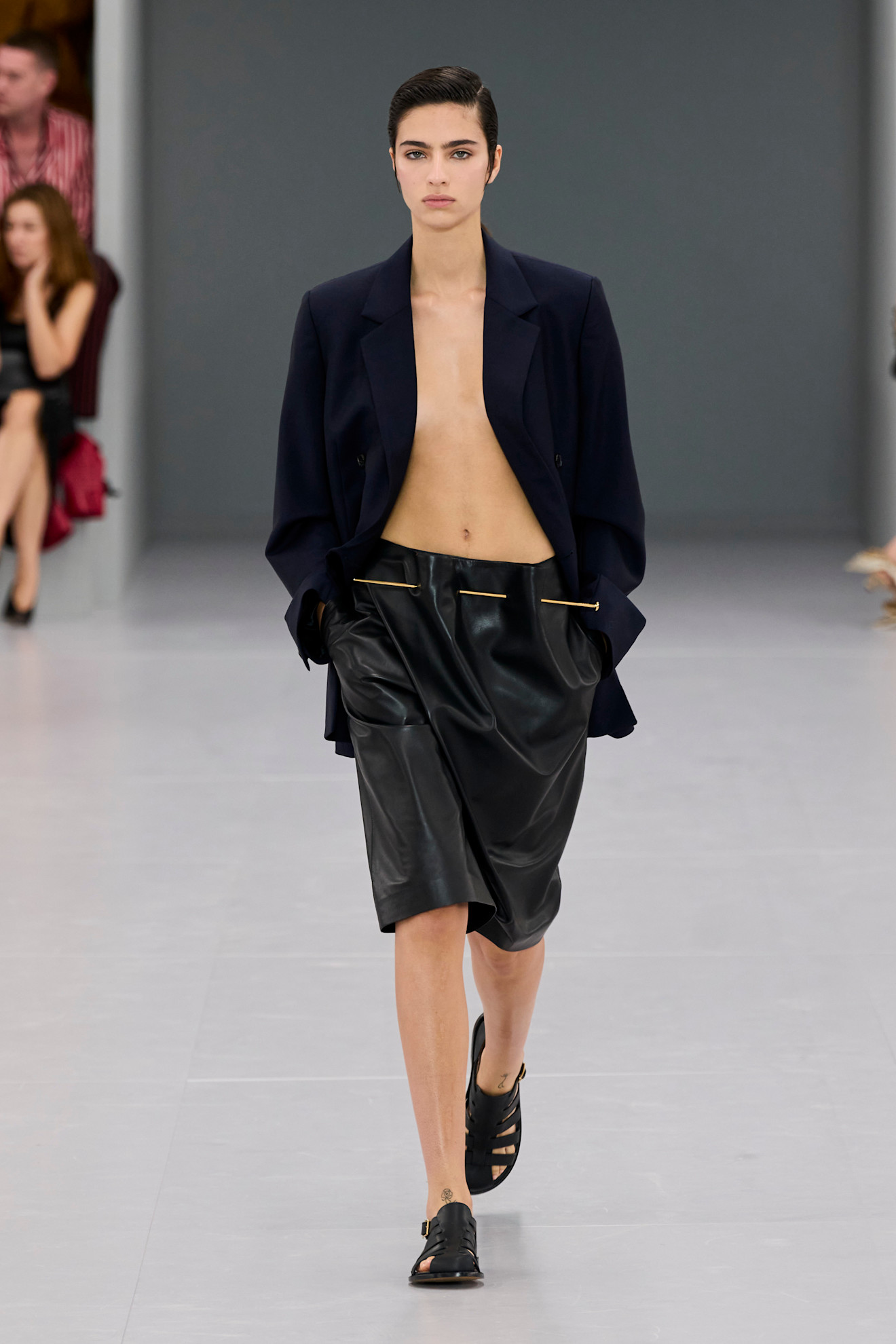 Loewe S24 004