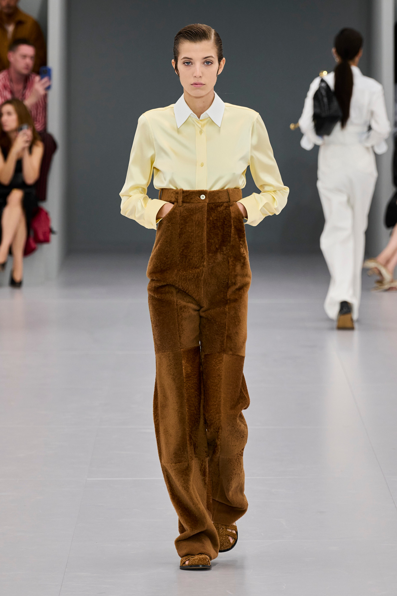 Loewe S24 008