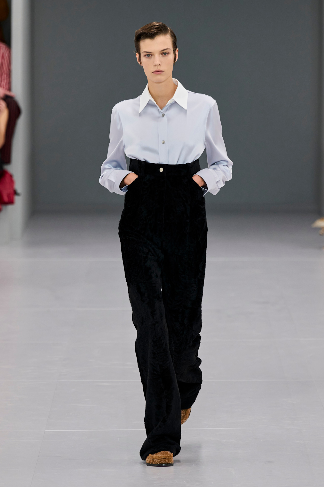 Loewe S24 009