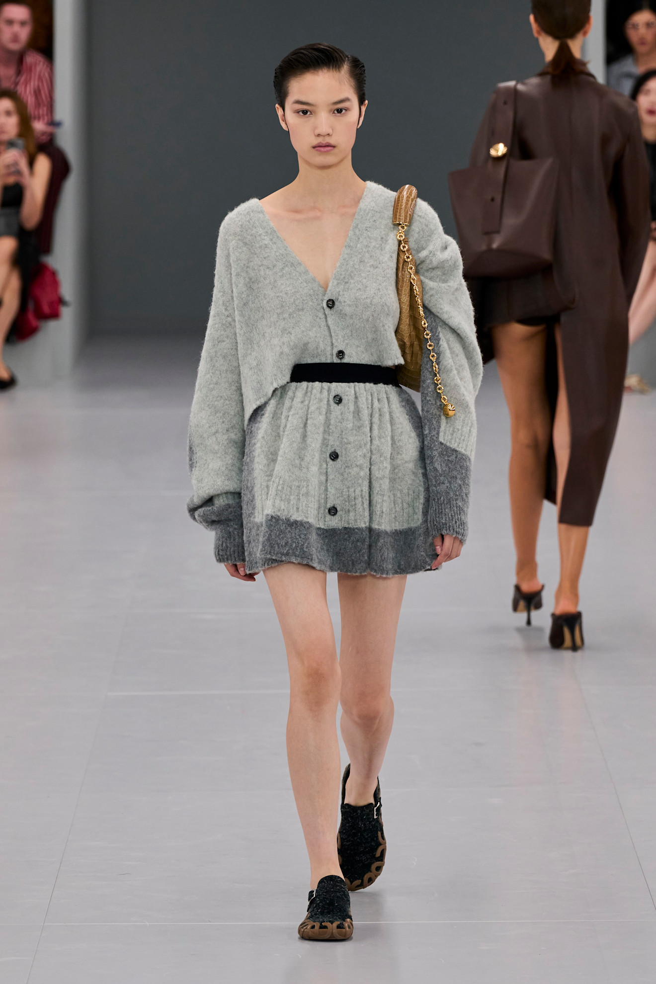 Loewe S24 024