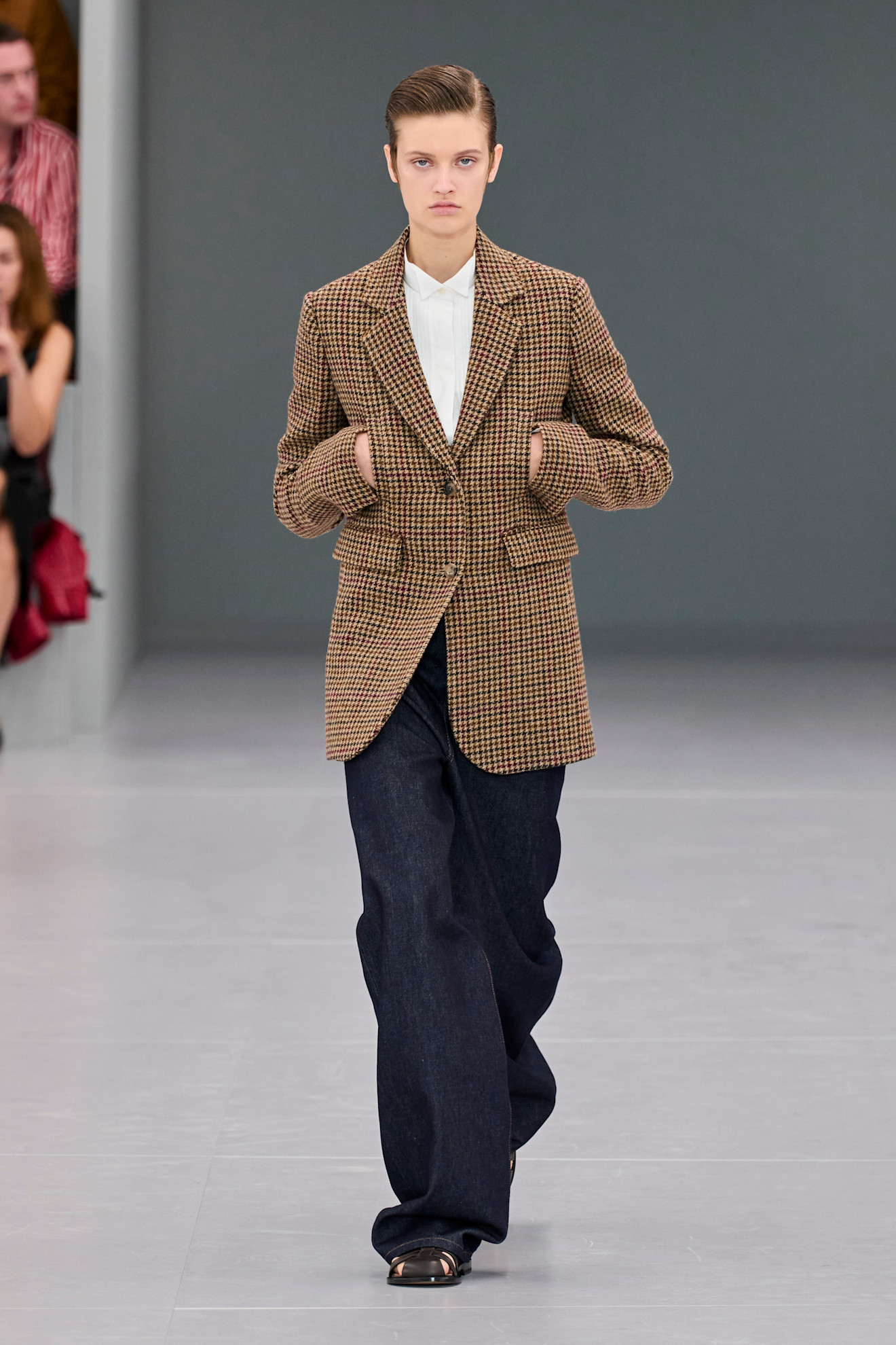 Loewe S24 028
