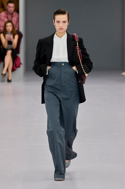 Loewe S24 005
