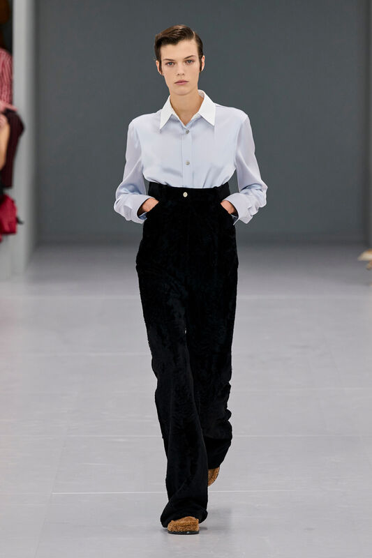 Loewe S24 009