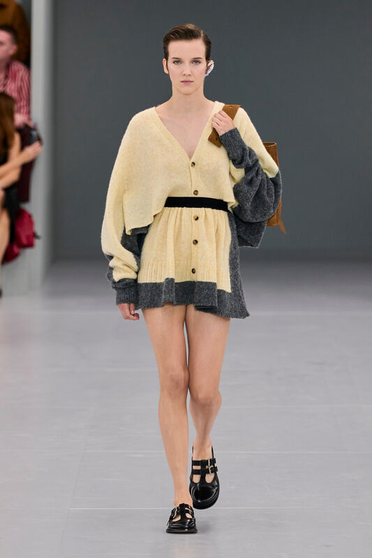 Loewe S24 014