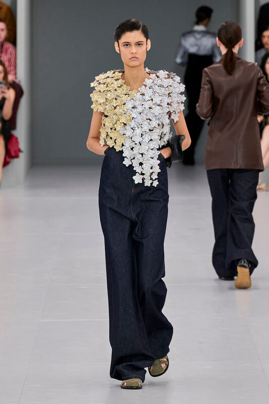 Loewe S24 015