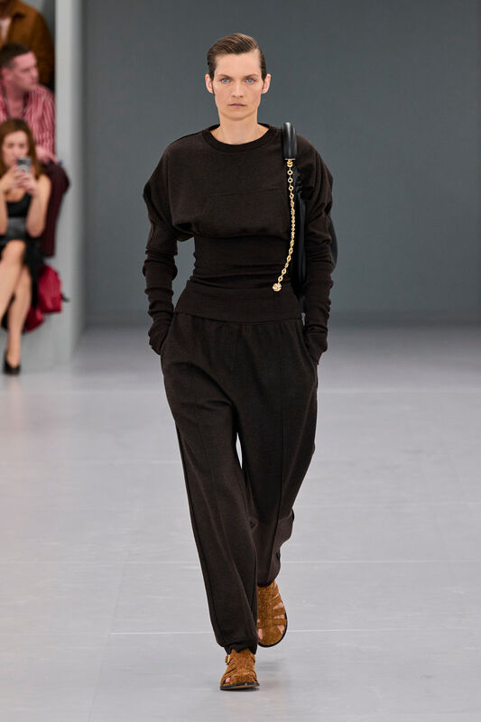 Loewe S24 017
