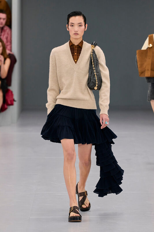Loewe S24 020