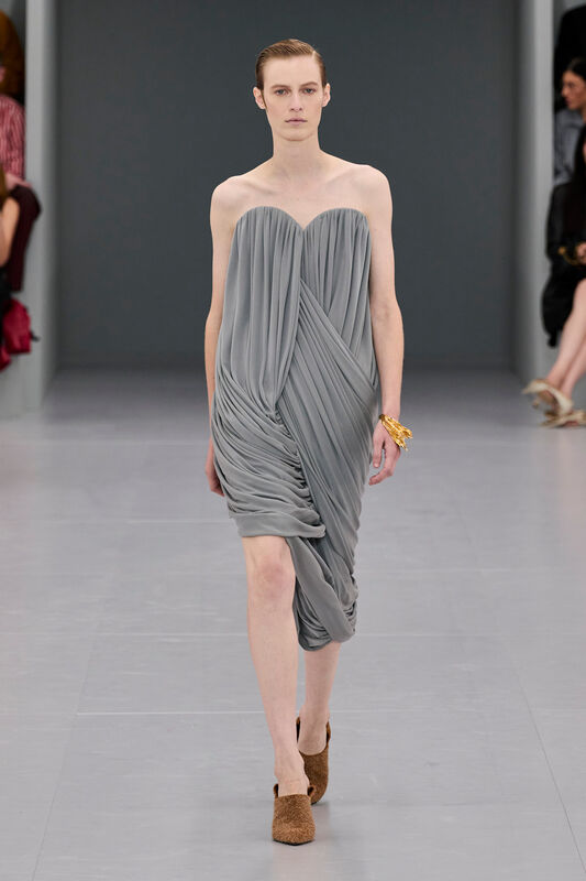 Loewe S24 023