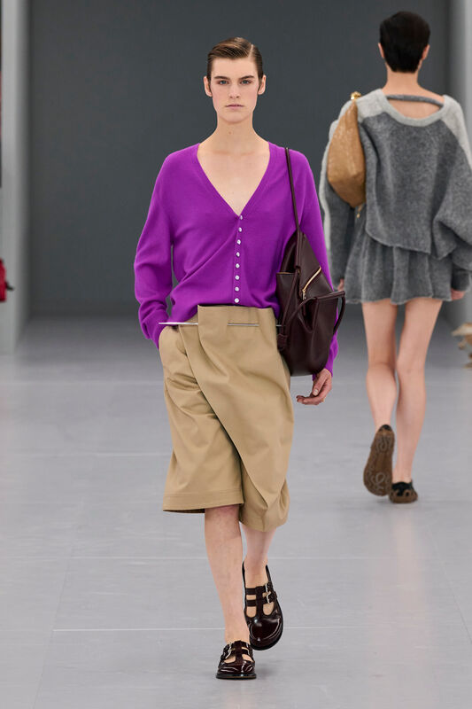 Loewe S24 030