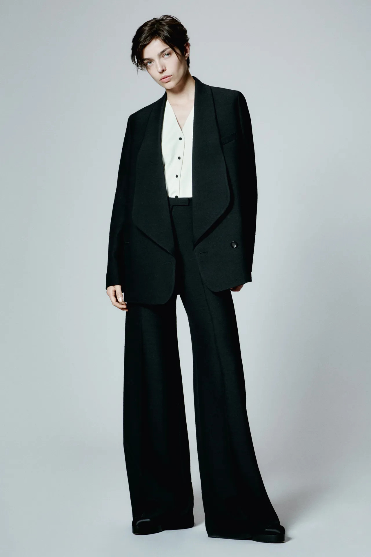 00024-loro-piana-spring-2024-ready-to-wear-credit-brand_27_11zon