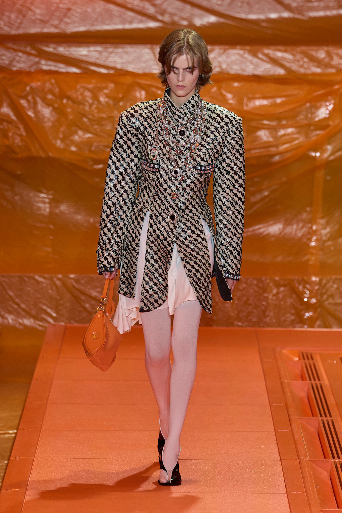Vuitton S24 043