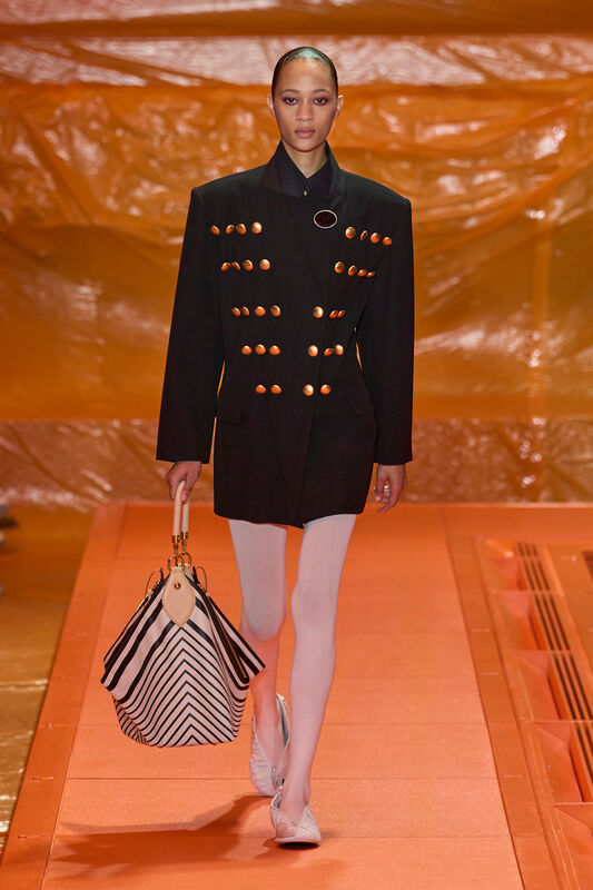 Vuitton S24 037